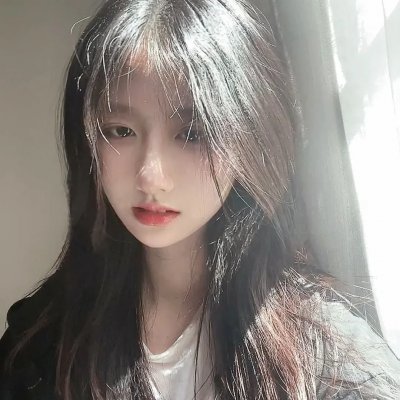 蜘蛛网中的女孩